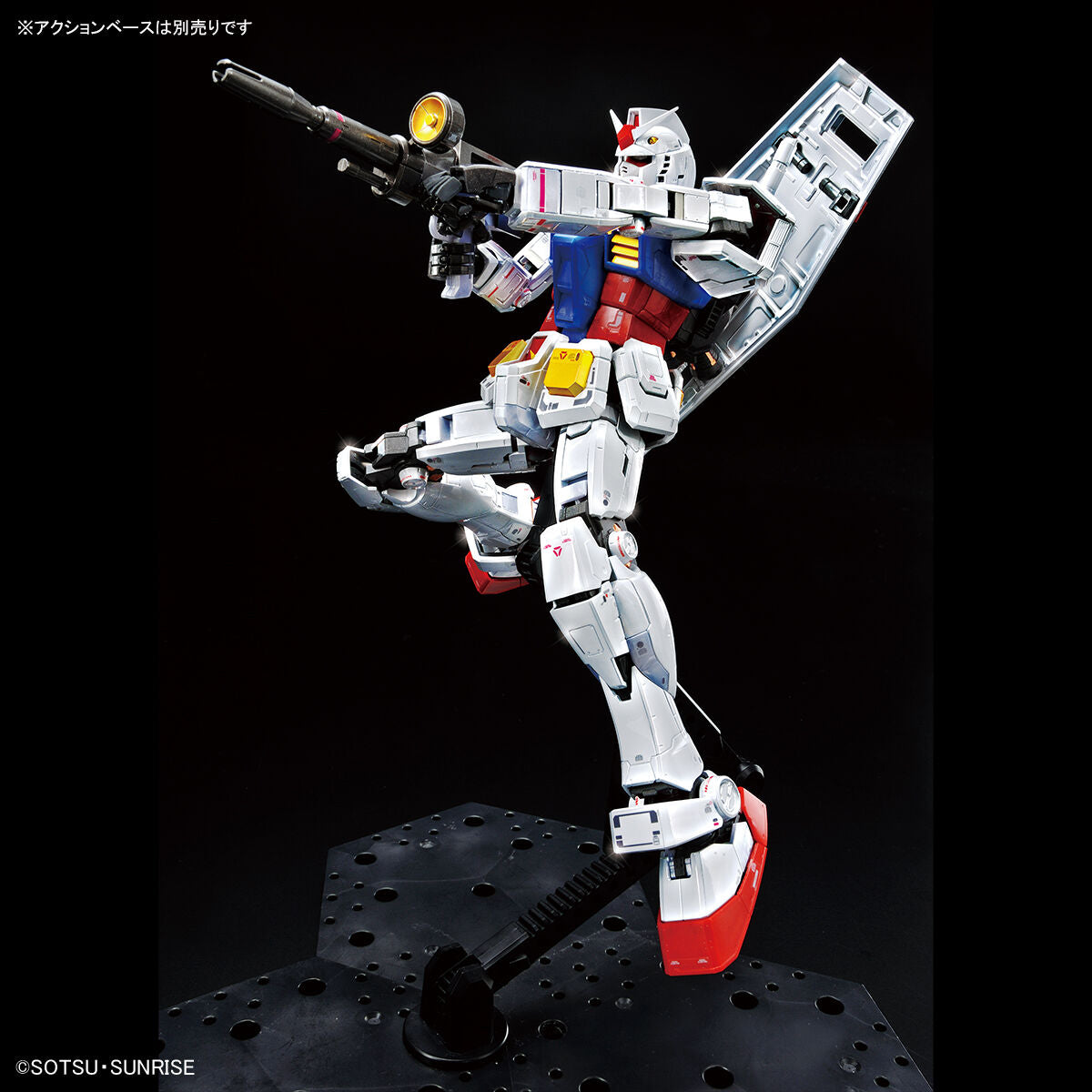 MG 1/100 - Gundam Base Limited - RX-78-2 Gundam Ver.3.0 Titanium Finish