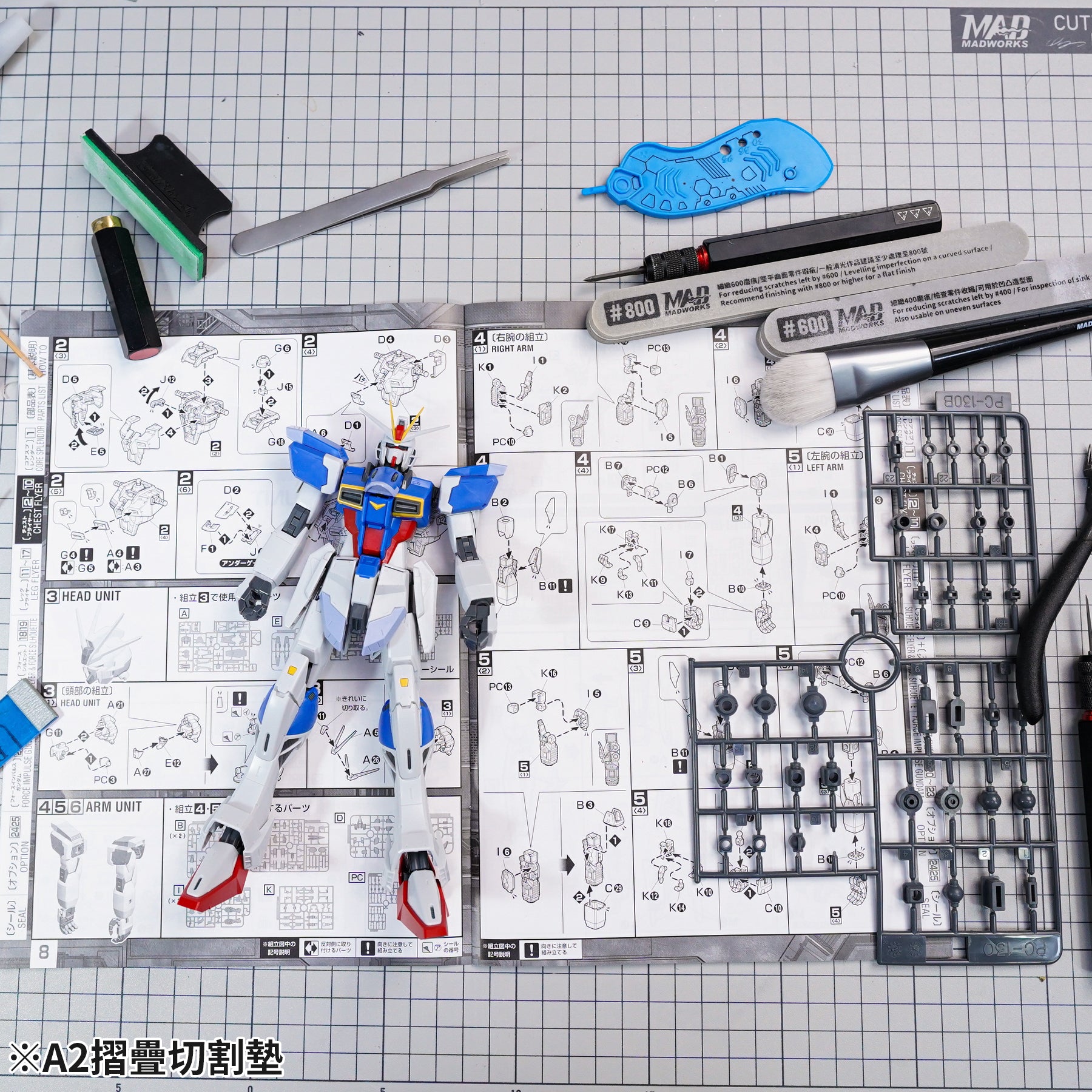 Madworks - A2 Foldable Model Cutting Mat: White (A2), Black (A3) MH-27-6