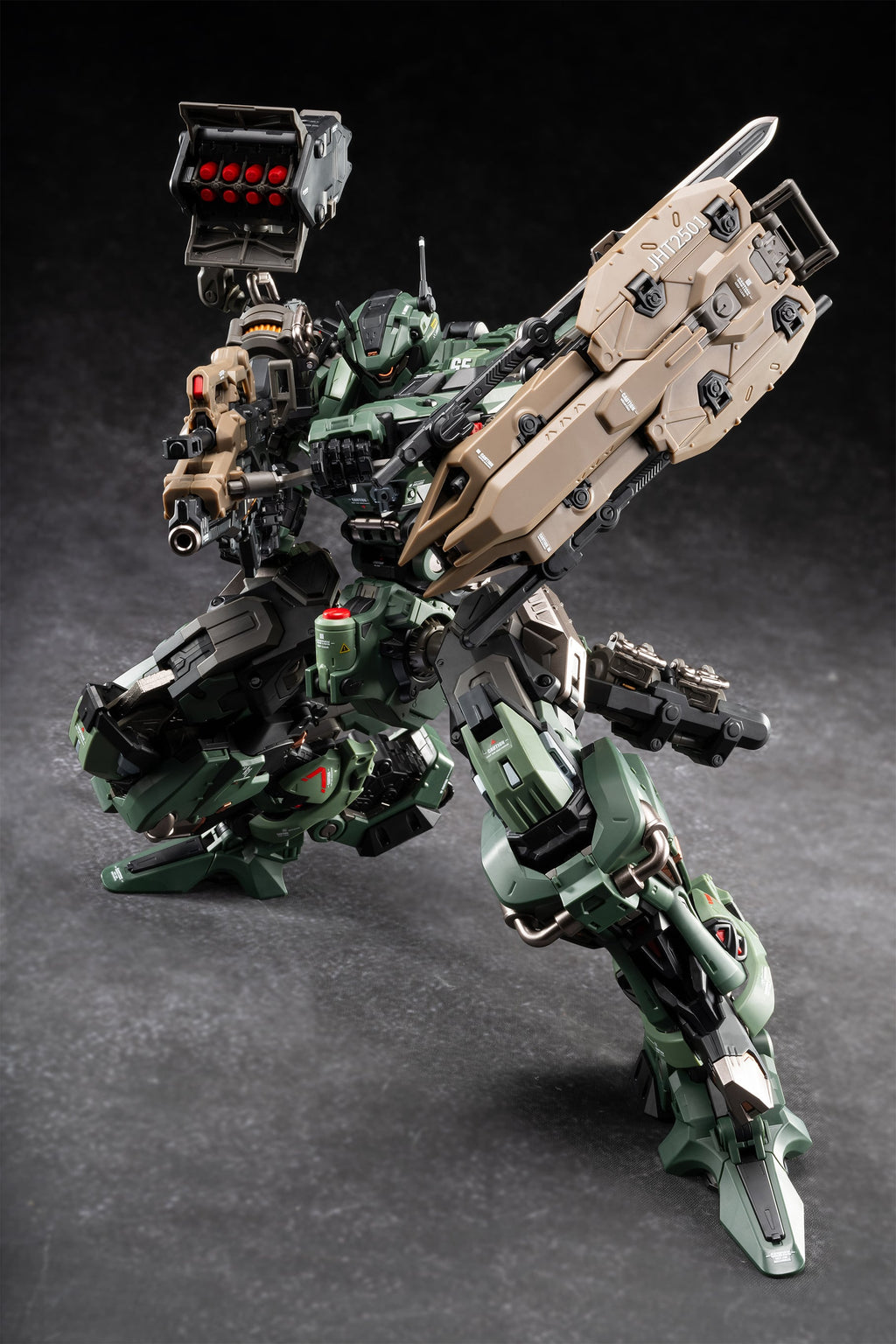 MOTOR NUCLEAR - MNP-CR02A Type-65 JiHu Mark II Assault Type posing face 2